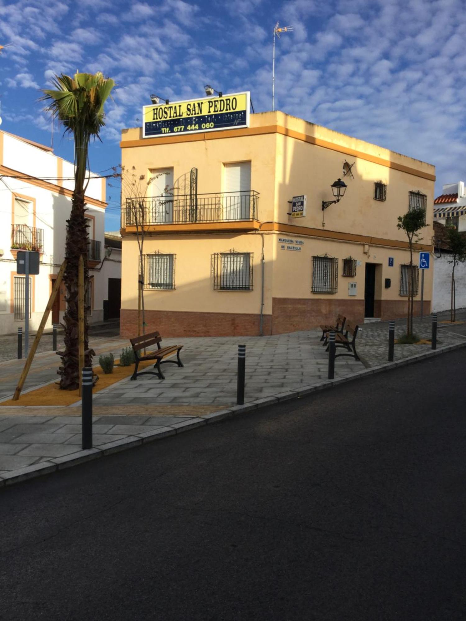Hostal San Pedro Sanlúcar la Mayor Exteriér fotografie